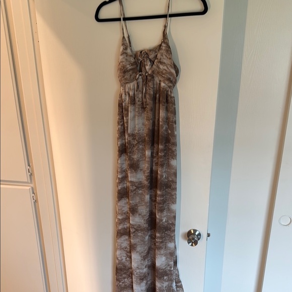Elegant Brown Tie-Dye Maxi Dress - Picture 1 of 2